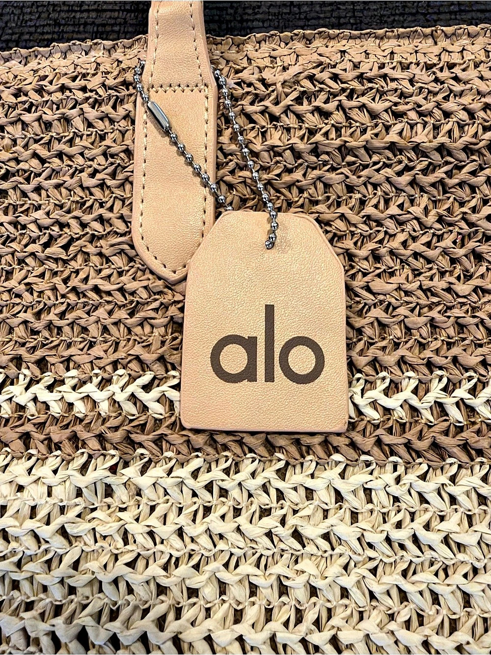 Alo Yoga Woven Straw Tote Bag – Tan Cream Two Tone Large Beach Shoulder Bag - Picture 5 of 9